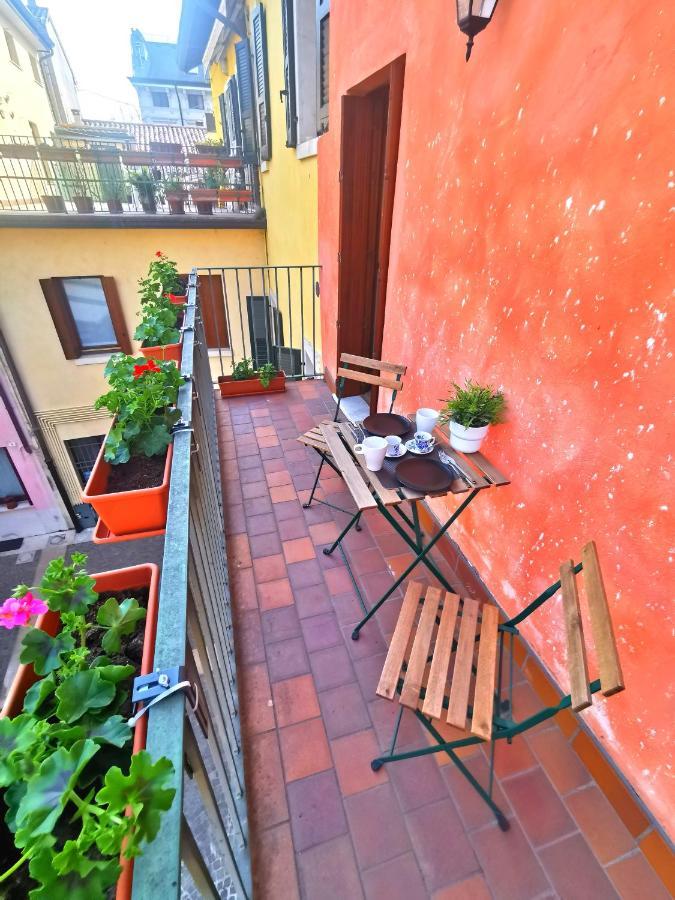 Old Town Apartment With Terrace - Live Love Lake Peschiera del Garda Zewnętrze zdjęcie