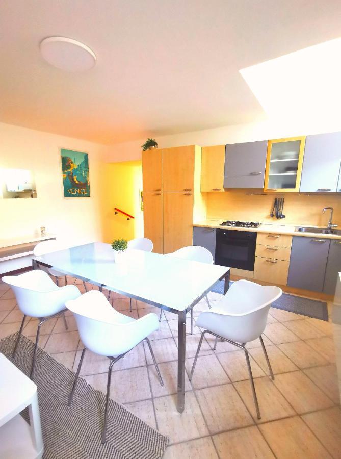 Old Town Apartment With Terrace - Live Love Lake Peschiera del Garda Zewnętrze zdjęcie
