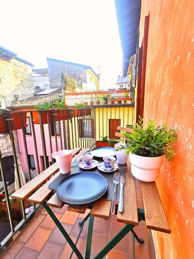 Old Town Apartment With Terrace - Live Love Lake Peschiera del Garda Zewnętrze zdjęcie
