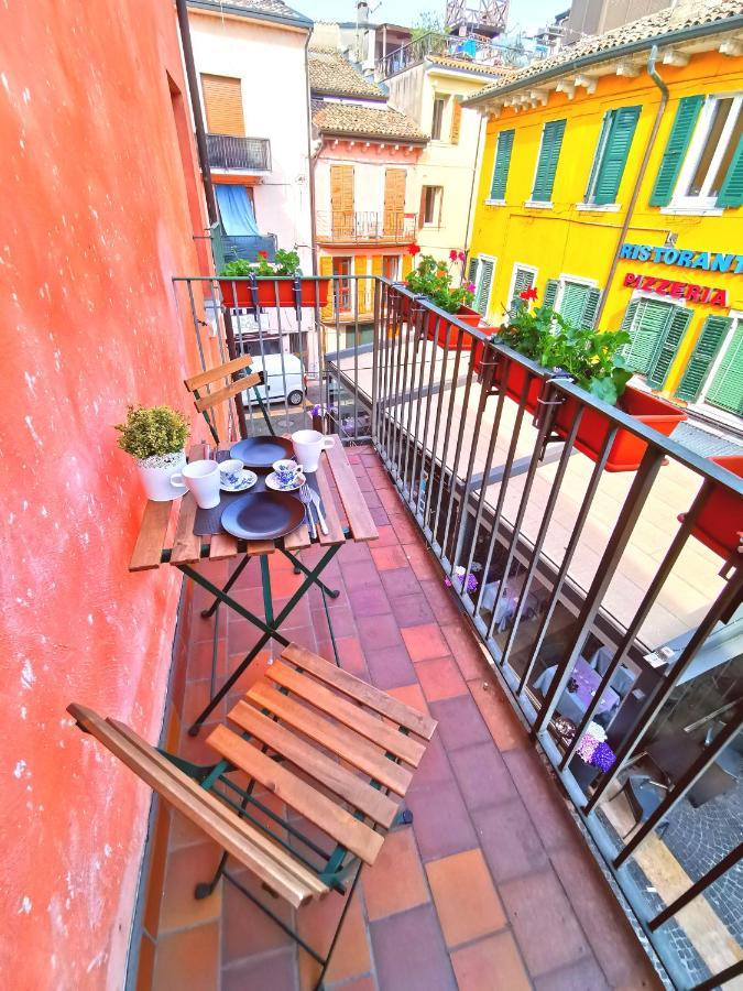Old Town Apartment With Terrace - Live Love Lake Peschiera del Garda Zewnętrze zdjęcie