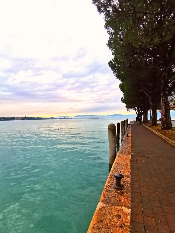 Old Town Apartment With Terrace - Live Love Lake Peschiera del Garda Zewnętrze zdjęcie