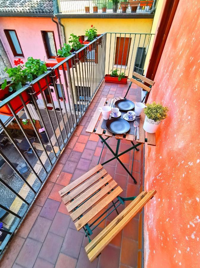 Old Town Apartment With Terrace - Live Love Lake Peschiera del Garda Zewnętrze zdjęcie