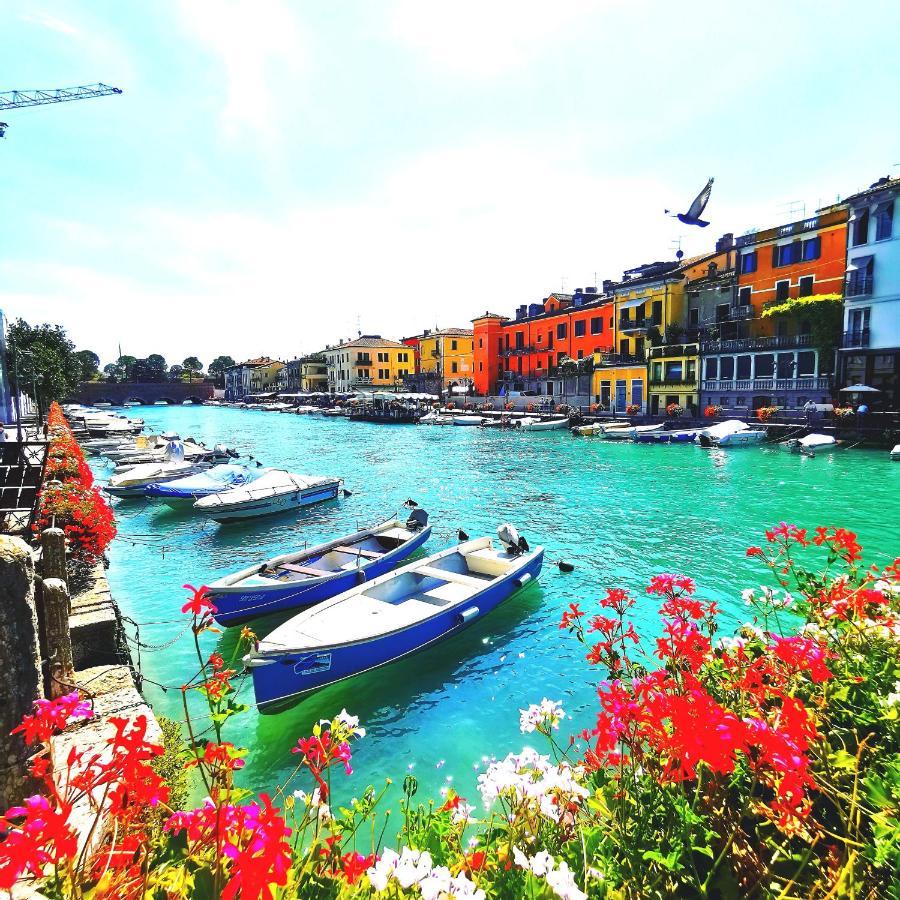 Old Town Apartment With Terrace - Live Love Lake Peschiera del Garda Zewnętrze zdjęcie